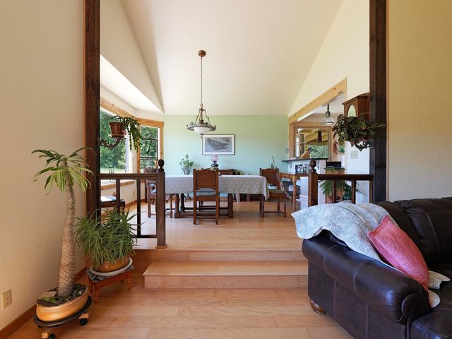335 Sheraton Drive, Williams, OR 97544