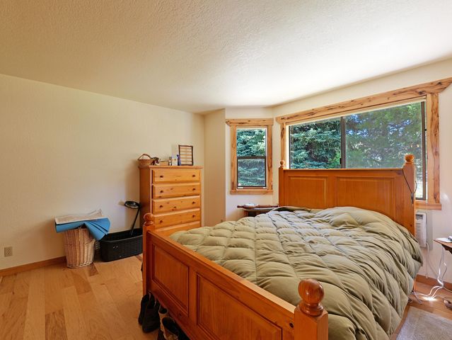 335 Sheraton Drive, Williams, OR 97544
