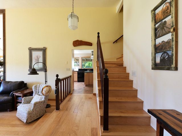 335 Sheraton Drive, Williams, OR 97544