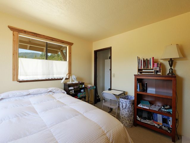 335 Sheraton Drive, Williams, OR 97544