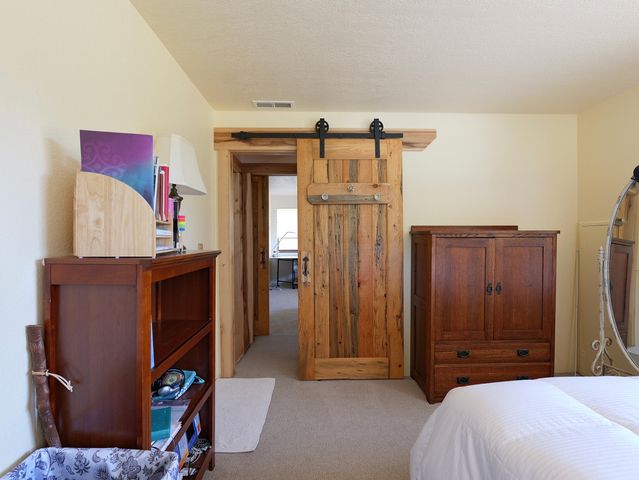 335 Sheraton Drive, Williams, OR 97544