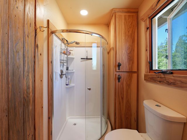 335 Sheraton Drive, Williams, OR 97544