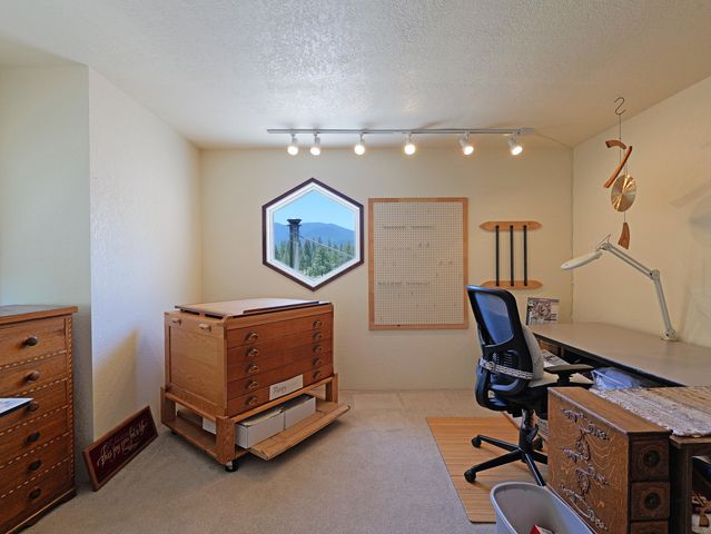 335 Sheraton Drive, Williams, OR 97544