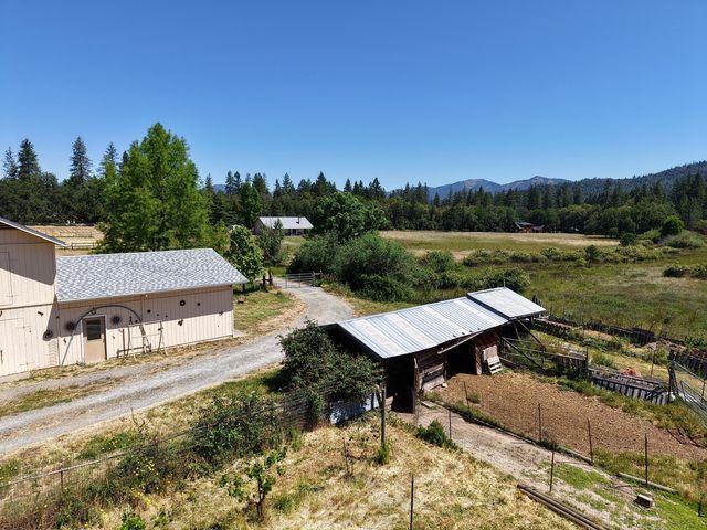 335 Sheraton Drive, Williams, OR 97544