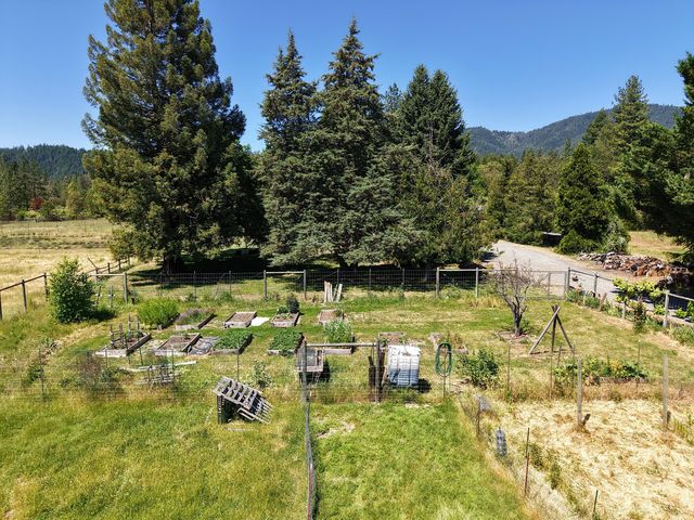 335 Sheraton Drive, Williams, OR 97544