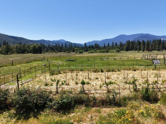 335 Sheraton Drive, Williams, OR 97544