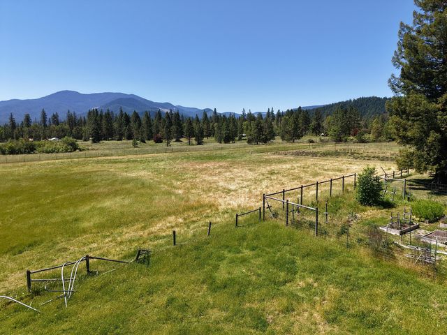 335 Sheraton Drive, Williams, OR 97544