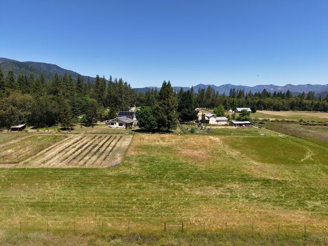 335 Sheraton Drive, Williams, OR 97544