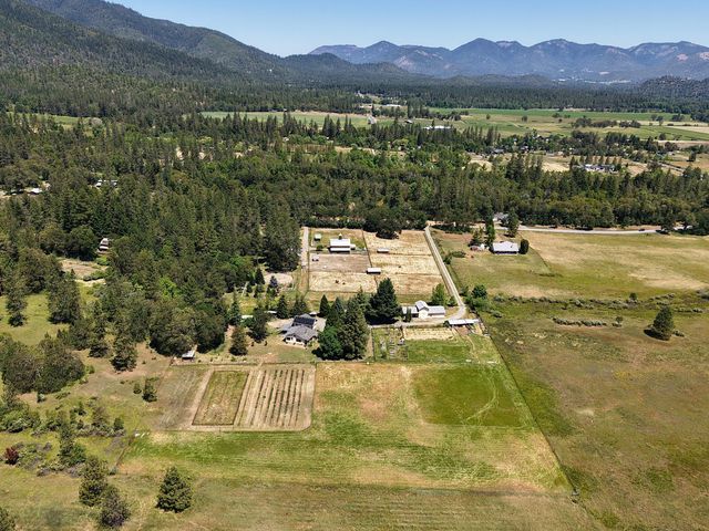 335 Sheraton Drive, Williams, OR 97544