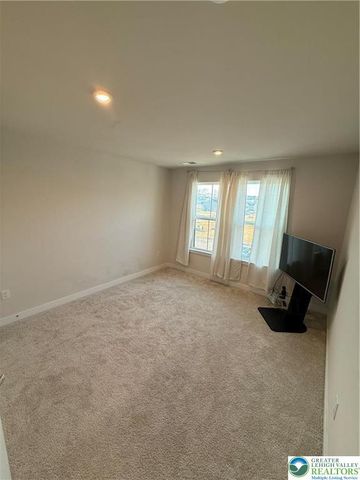 1033 Watson Court, Upper Macungie Twp, PA 18051