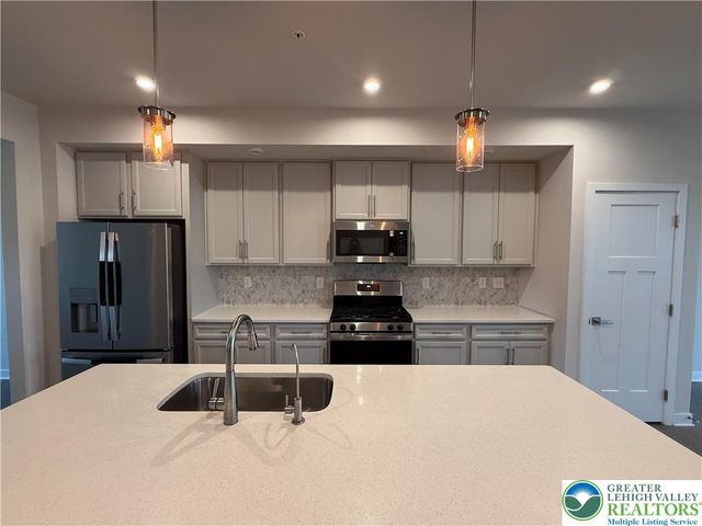 1033 Watson Court, Upper Macungie Twp, PA 18051