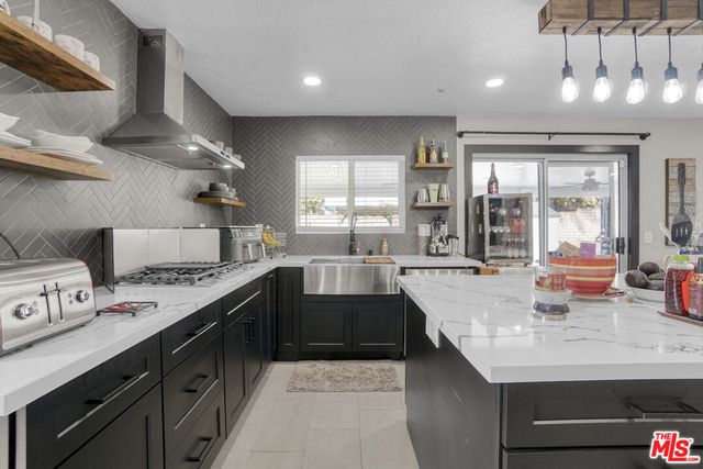 6886 Country Oaks Drive, Highland, CA 92346