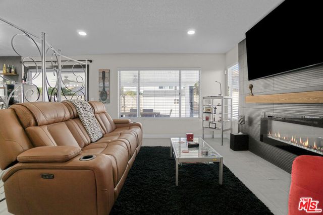 6886 Country Oaks Drive, Highland, CA 92346