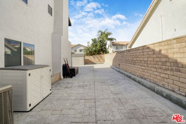 6886 Country Oaks Drive, Highland, CA 92346