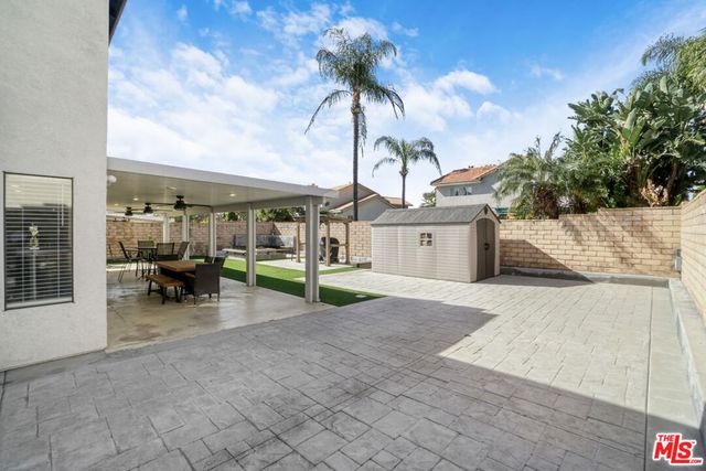 6886 Country Oaks Drive, Highland, CA 92346