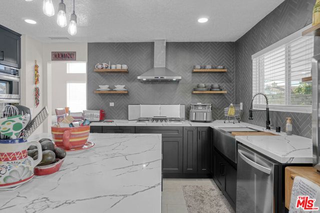 6886 Country Oaks Drive, Highland, CA 92346