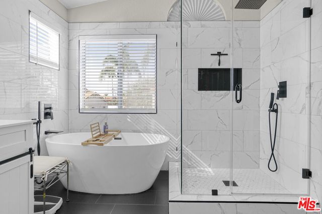 6886 Country Oaks Drive, Highland, CA 92346