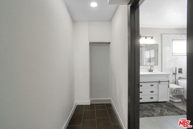 6886 Country Oaks Drive, Highland, CA 92346