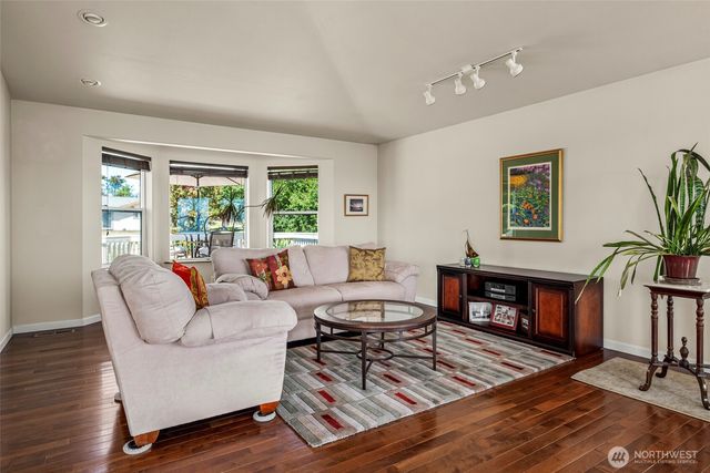 1223 Rainier Lane, Oak Harbor, WA 98277