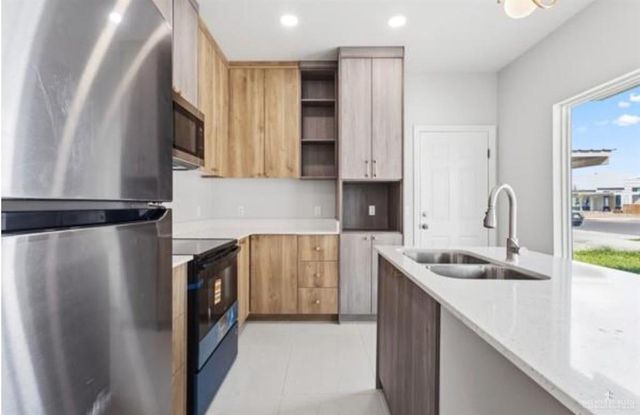 4216 Heron Avenue 122, Mcallen, TX 78504