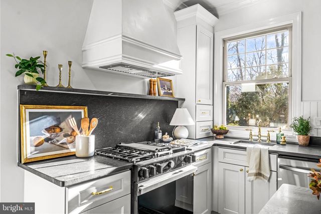 804 MAIN ST, Riverton, NJ 08077