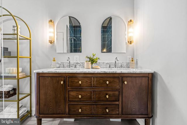 804 MAIN ST, Riverton, NJ 08077