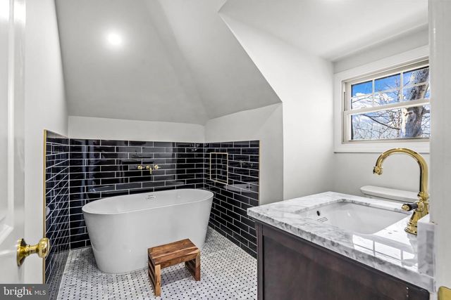 804 MAIN ST, Riverton, NJ 08077