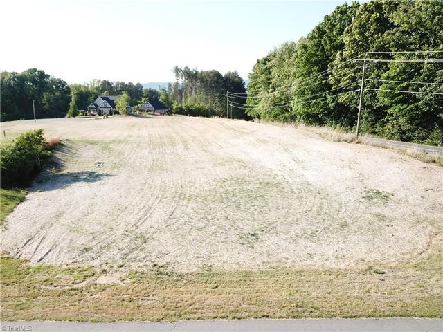 102 Flagstone Drive, King, NC 27021