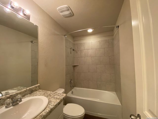 382 N Kowald Ln, New Braunfels, TX 78130