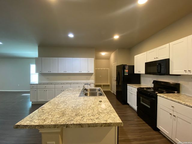 382 N Kowald Ln, New Braunfels, TX 78130