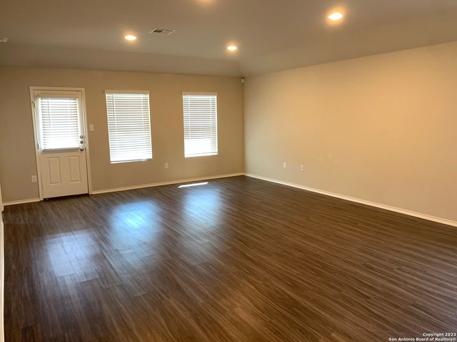 382 N Kowald Ln, New Braunfels, TX 78130