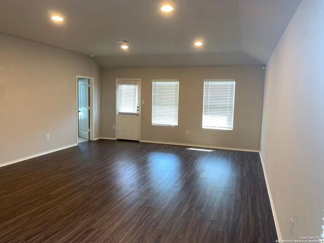 382 N Kowald Ln, New Braunfels, TX 78130