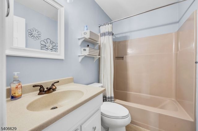 107 Bluebird Dr 1A, Hillsborough Twp., NJ 08844