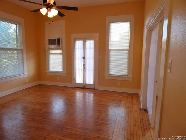 124 W MISTLETOE AVE, San Antonio, TX 78212