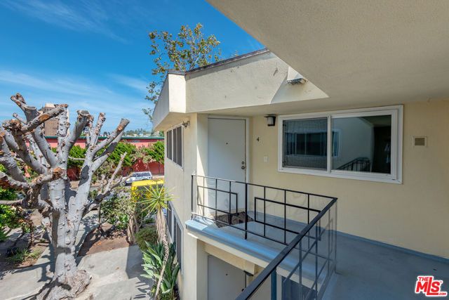8401 Tuscany Avenue 4, Los Angeles, CA 90293