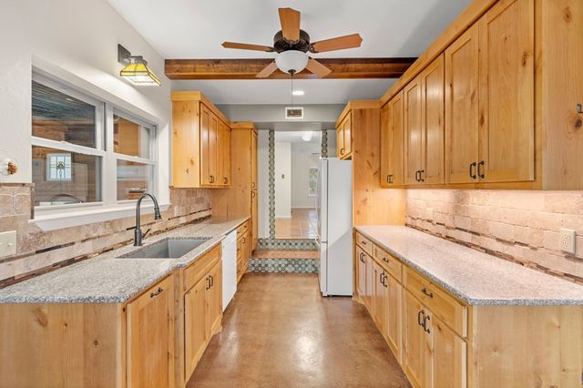 125 Turkey Trot, Hunt, TX 78024