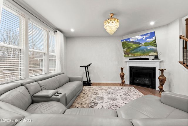 4642 Golden Eagle Dr, Louisville, KY 40245