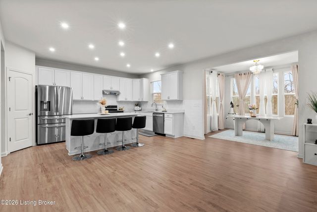 4642 Golden Eagle Dr, Louisville, KY 40245