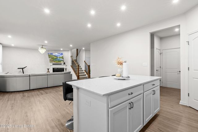 4642 Golden Eagle Dr, Louisville, KY 40245