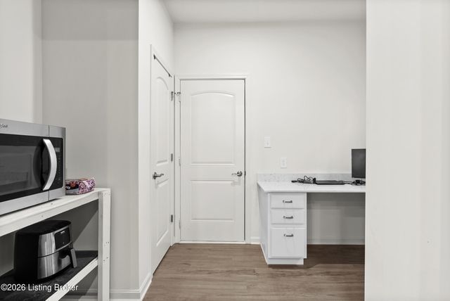 4642 Golden Eagle Dr, Louisville, KY 40245