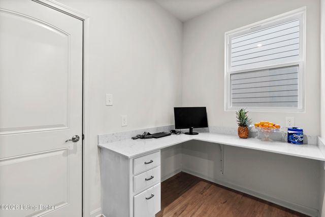 4642 Golden Eagle Dr, Louisville, KY 40245