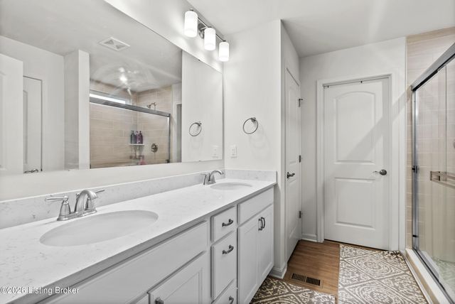 4642 Golden Eagle Dr, Louisville, KY 40245