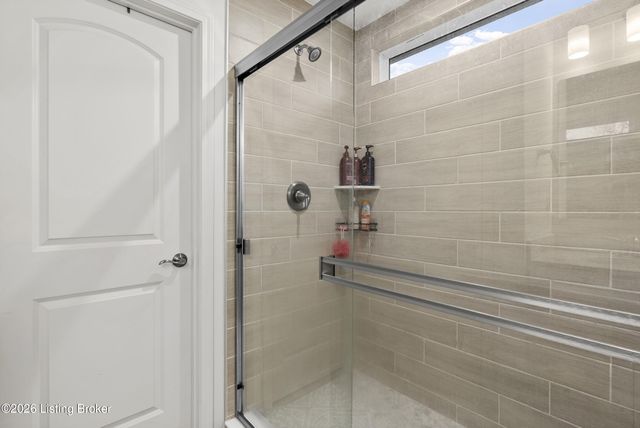 4642 Golden Eagle Dr, Louisville, KY 40245