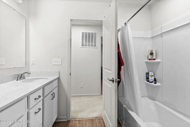 4642 Golden Eagle Dr, Louisville, KY 40245