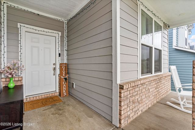 4642 Golden Eagle Dr, Louisville, KY 40245