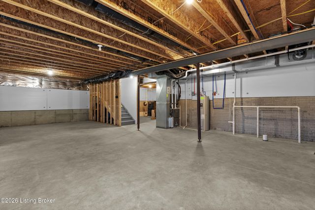 4642 Golden Eagle Dr, Louisville, KY 40245