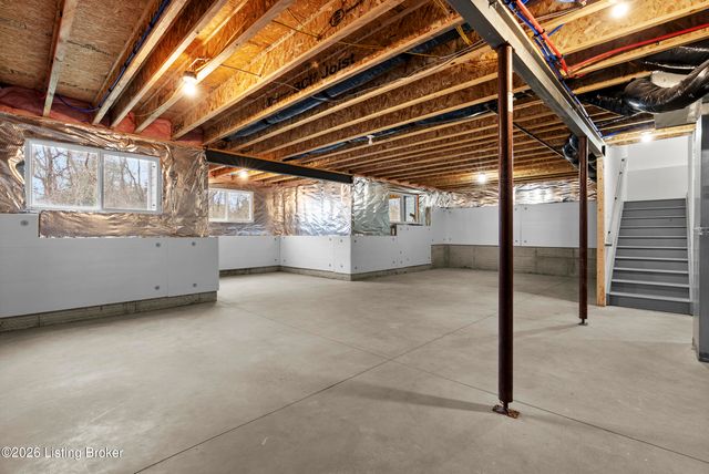 4642 Golden Eagle Dr, Louisville, KY 40245