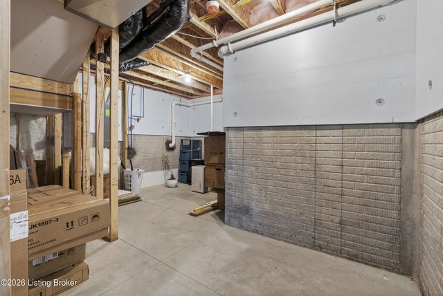 4642 Golden Eagle Dr, Louisville, KY 40245