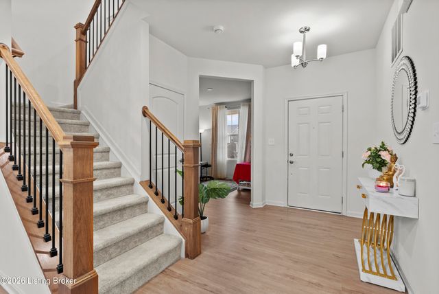 4642 Golden Eagle Dr, Louisville, KY 40245