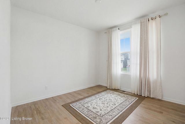 4642 Golden Eagle Dr, Louisville, KY 40245